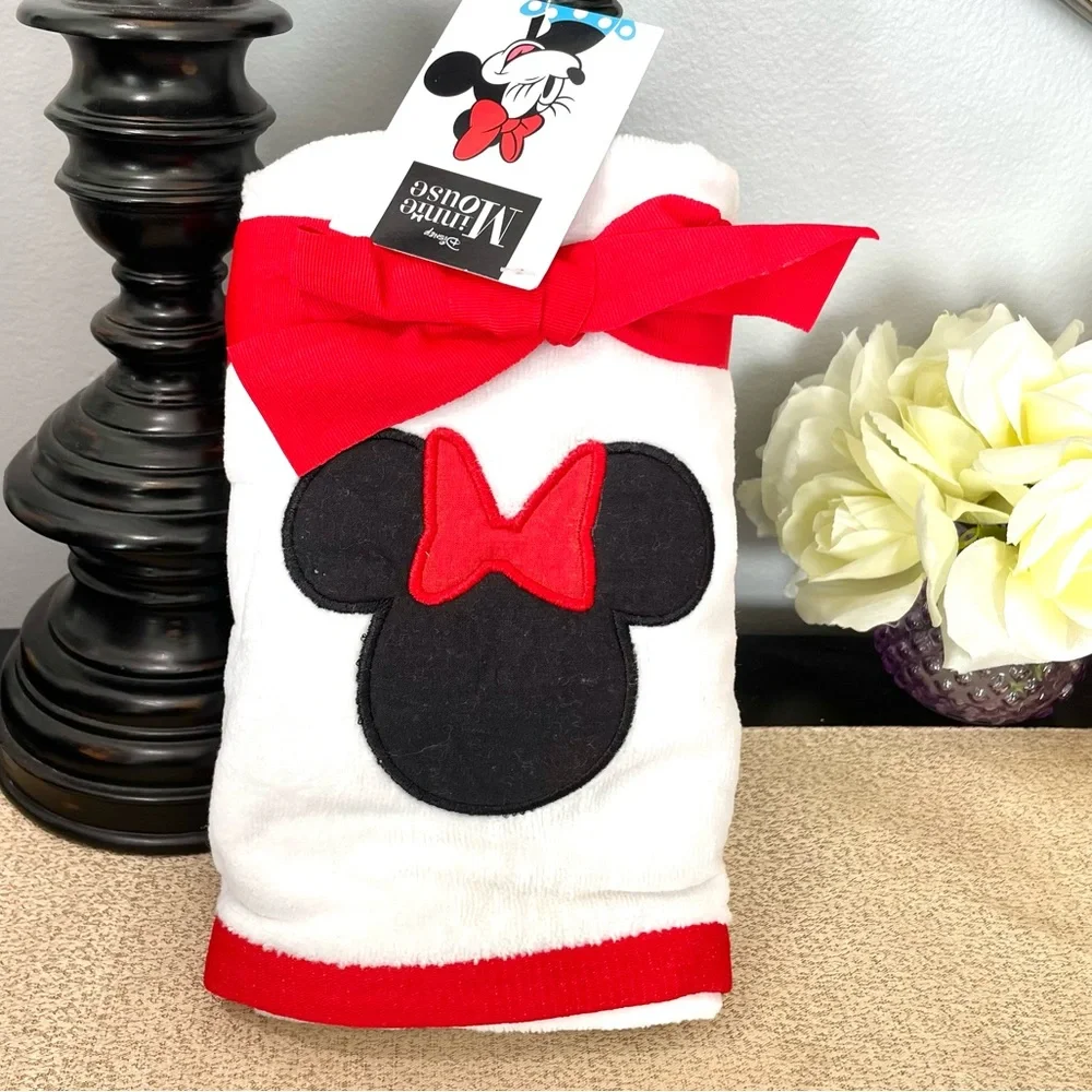 NWT Set of 2 MINNIE Hand Towels